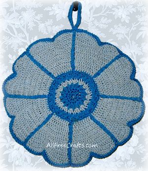 crocheted daisy potholder